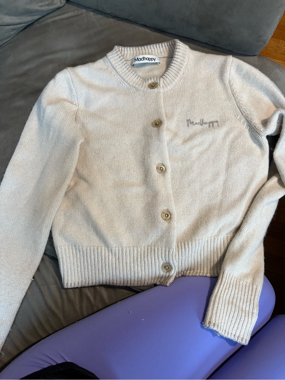 Sweater neckline identification